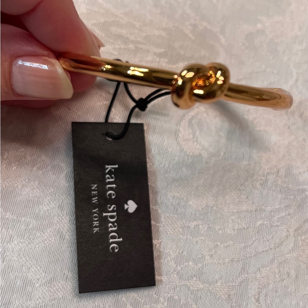 Kate Spade Sailor’s Knot Gold Bracelet hinged bangle bracelet NWT - Picture 3 of 9